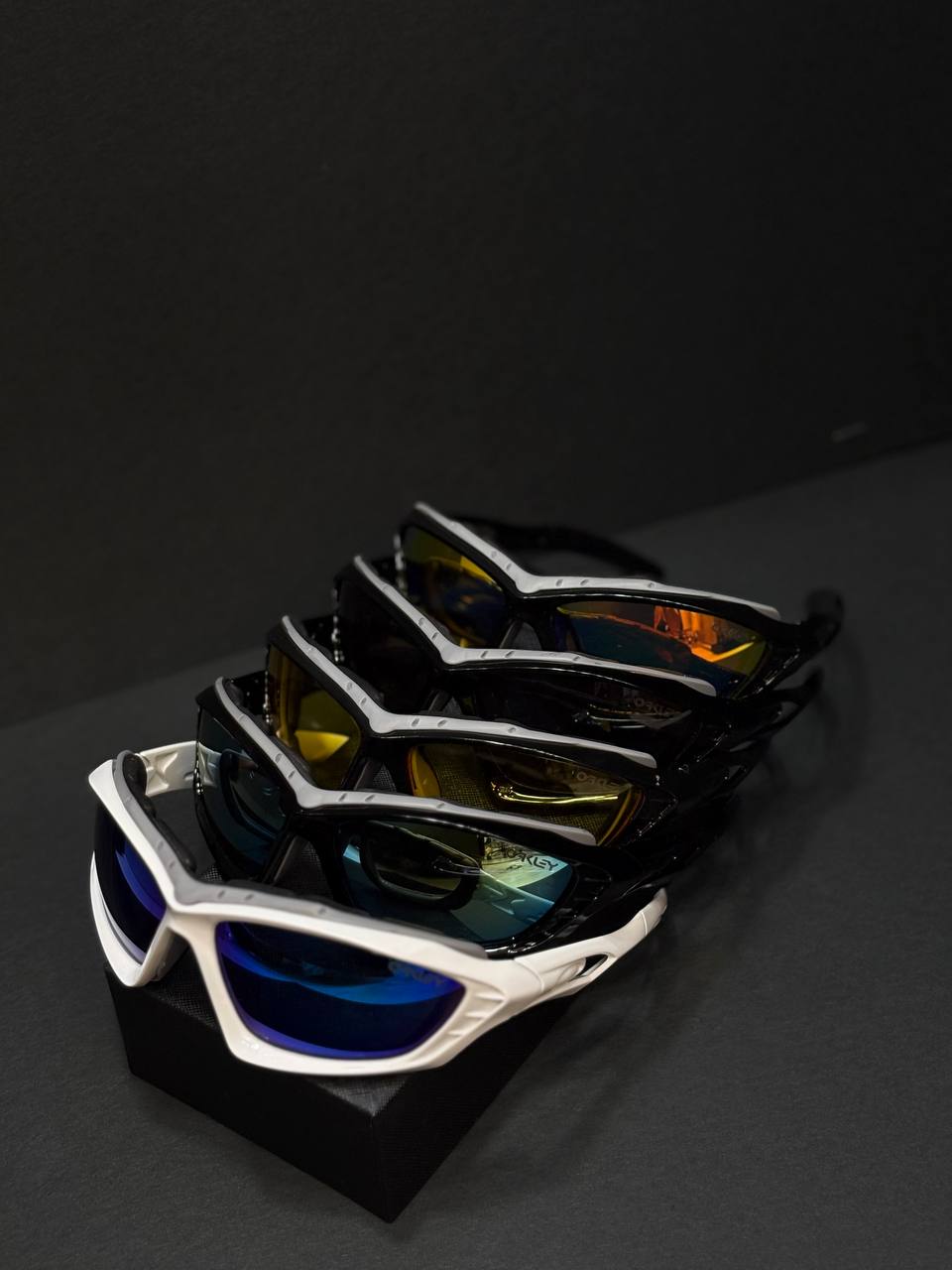عینک آفتابی ورزشی برند Oakley | مجهز به فوم ضدباد