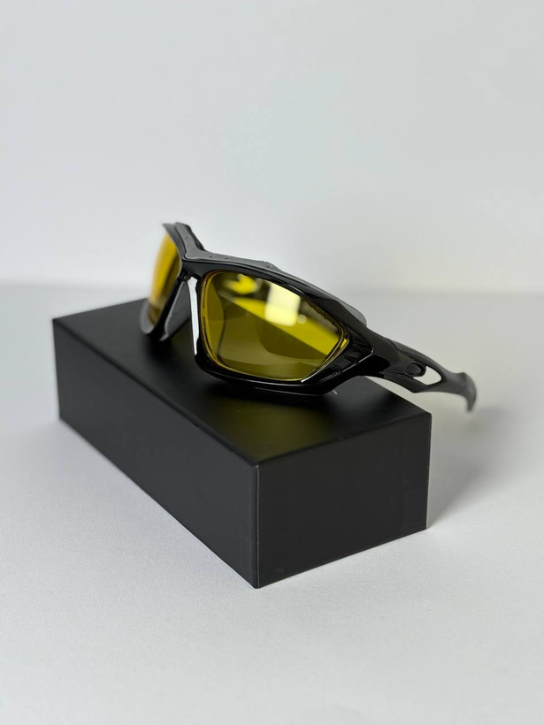 عینک آفتابی ورزشی برند Oakley | مجهز به فوم ضدباد