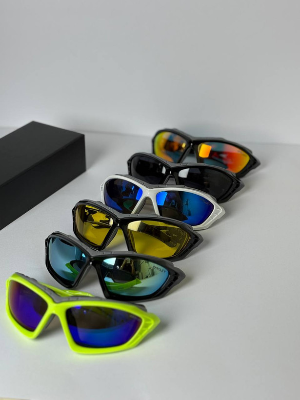 عینک آفتابی ورزشی برند Oakley | مجهز به فوم ضدباد