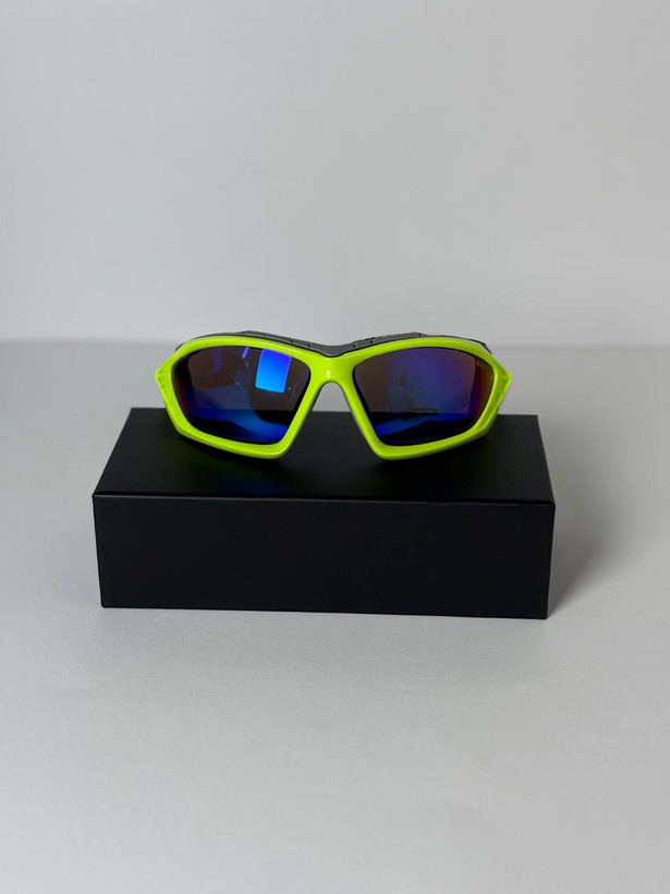 عینک آفتابی ورزشی برند Oakley | مجهز به فوم ضدباد