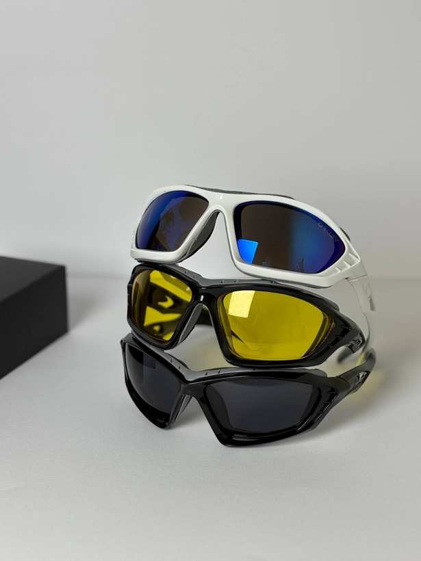 عینک آفتابی ورزشی برند Oakley | مجهز به فوم ضدباد