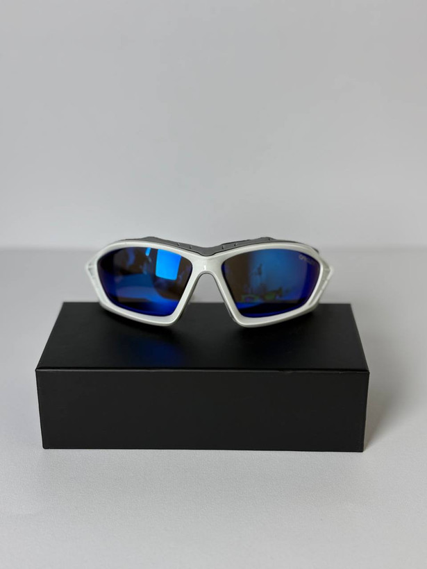 عینک آفتابی ورزشی برند Oakley | مجهز به فوم ضدباد