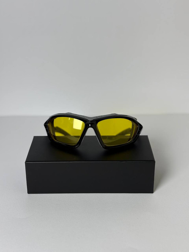عینک آفتابی ورزشی برند Oakley | مجهز به فوم ضدباد