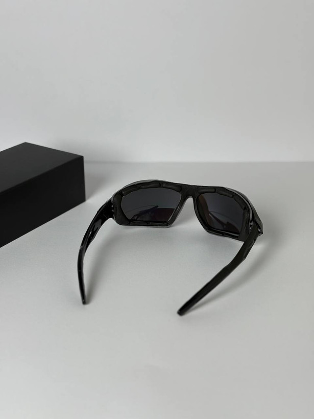 عینک آفتابی ورزشی برند Oakley | مجهز به فوم ضدباد