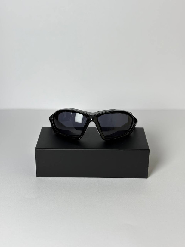عینک آفتابی ورزشی برند Oakley | مجهز به فوم ضدباد