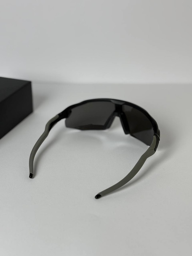 عینک ورزشی Oakley
