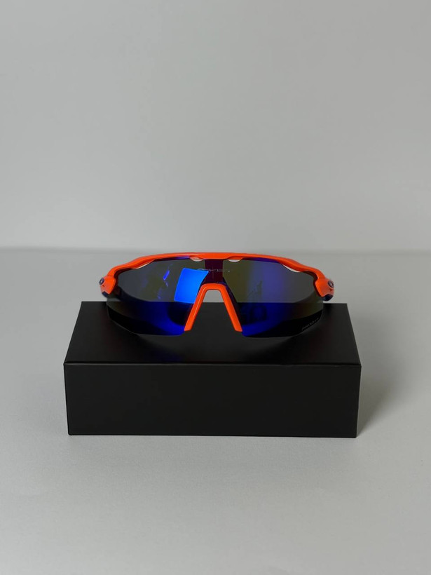 عینک ورزشی Oakley