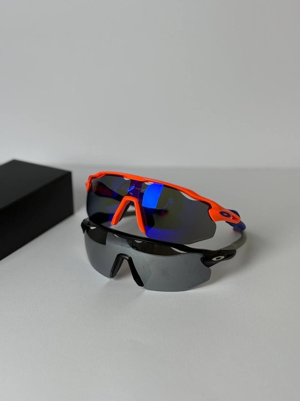 عینک ورزشی Oakley