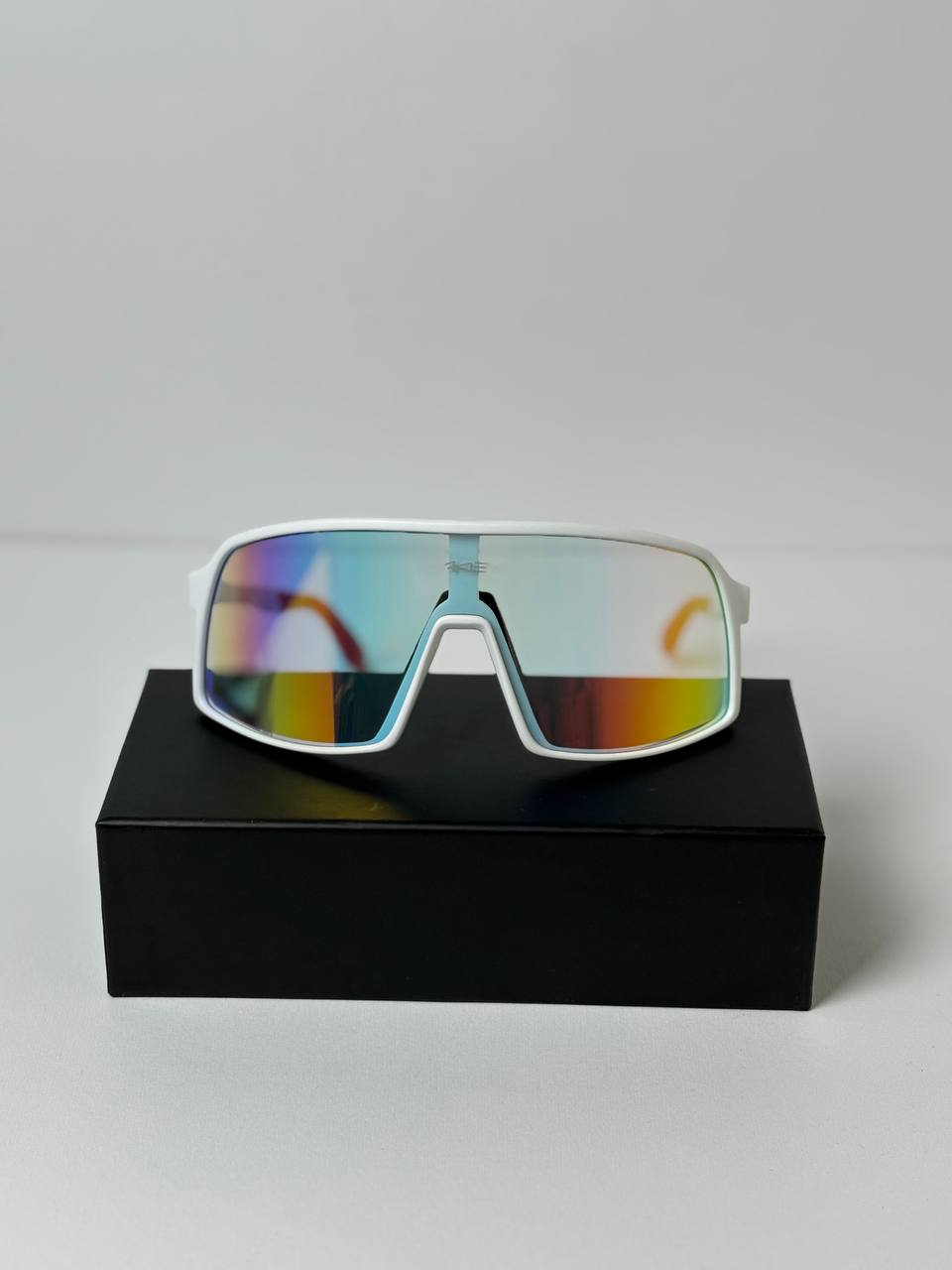 عینک آفتابی ورزشی برند Oakley
