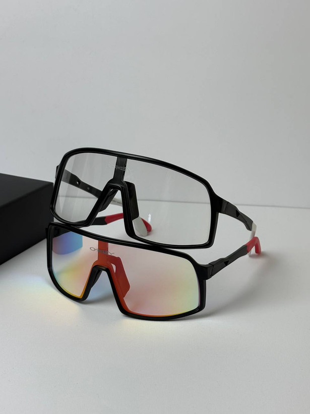 عینک آفتابی ورزشی برند Oakley