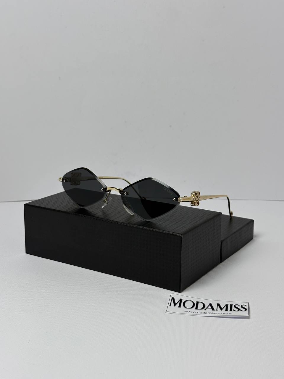 عینک آفتابی لوئوه (Loewe) مدل هندسی